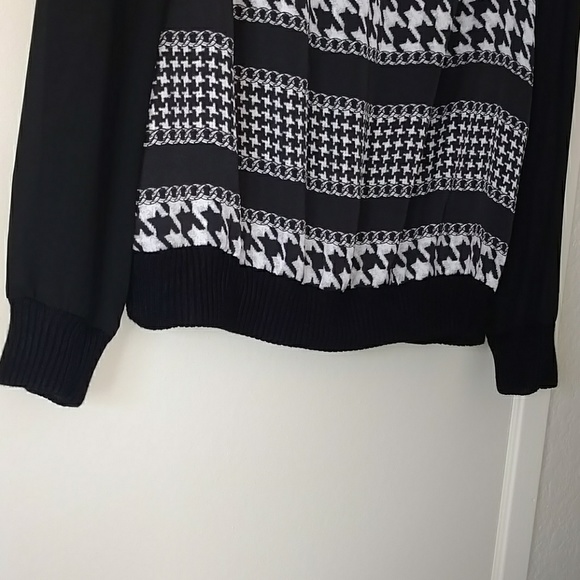 Medium Thin Knit Dress Shirt/Sweater - Picture 4 of 5